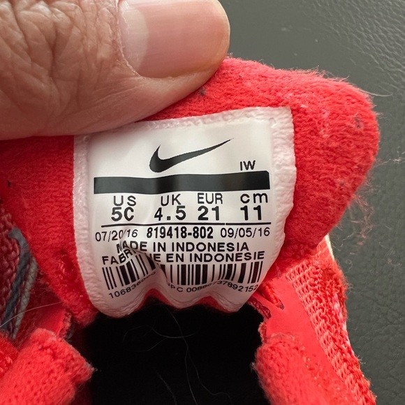 Toddler Nike shoes - Picture 5 of 6